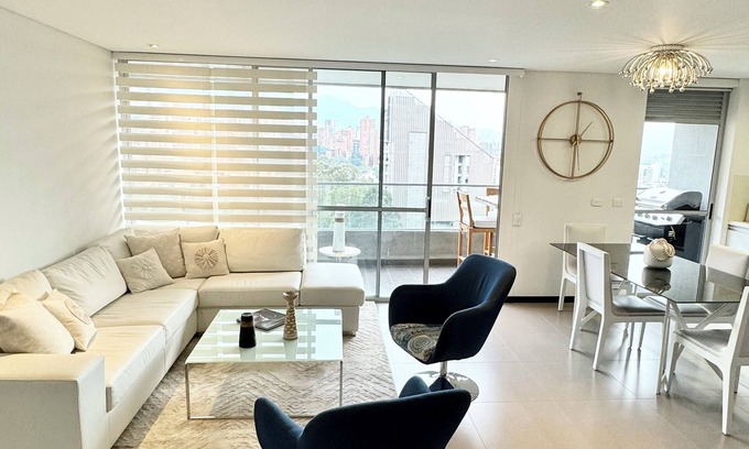 Laureles - Estadio Apartment | Beautiful Luxurious Apartment Suite That offers Your dream stay and location
