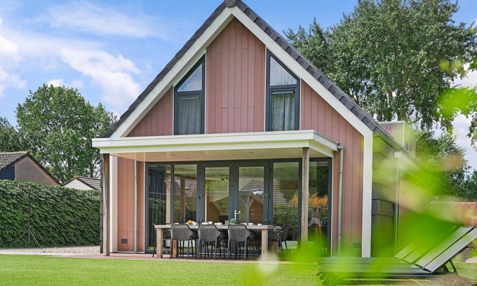 Ouddorp House | Beautiful luxury design holiday homes 2 minutes from the beach with large garden, Jacuzzi, porch and trampoline.
