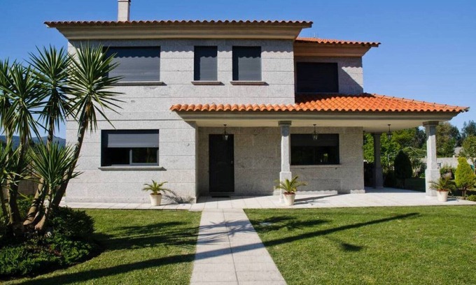 Goian House | Beautiful luxury villa for up to 23 pax, with pool, garden and barbecue.