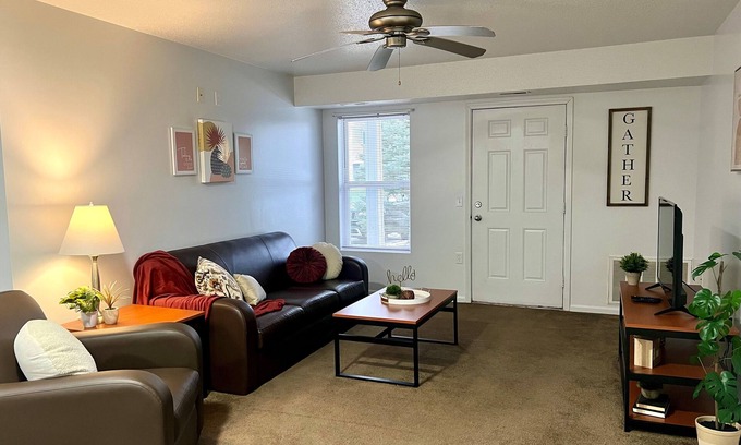 Mount Pleasant Apartment | Beautiful Main Level 2 Bedroom 2 Bathroom Close to CMU Campus