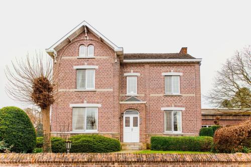 Bilzen Villa | Beautiful mansion with swimming pool and jacuzzi