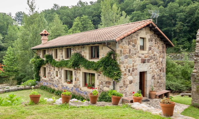 Riotuerto House | BEAUTIFUL MILL (1824) NEXT TO THE MIERA RIVER, NEAR THE BEACH AND CABARCENO