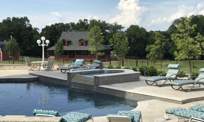 Mesquite Cabin | Beautiful Modern 3-Bedroom Red Cedar Cabin