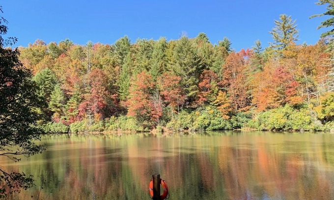 Lake Toxaway House | Beautiful mountain home on a private, secluded lake! Can sleep up to 10 people.
