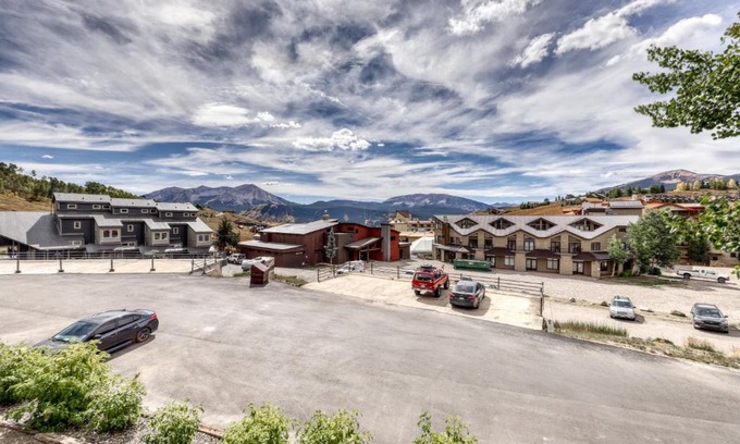 Crested Butte Apartment | Beautiful Mountain View Condo
