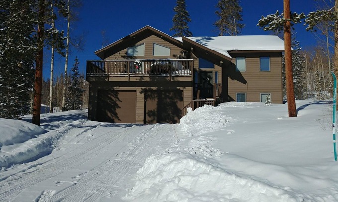Wildernest Cabin | Beautiful Mountain views, 5 ski areas, Nat'l forest hiking, biking, lakes.