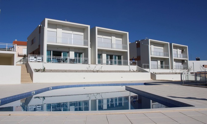 Salir do Porto Apartment | Beautiful new apartment with swimming pool on the Portuguese Silver Coast