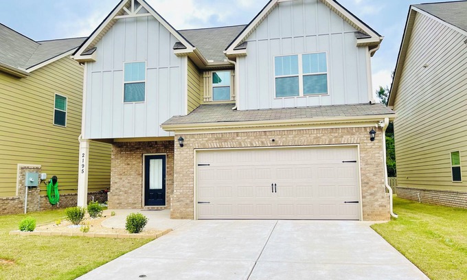 Lovejoy House | Beautiful New Cozy Home in a Gated Community