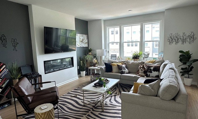 Charlottesville House | Beautiful New Townhome with Mountain Views. Close to downtown!