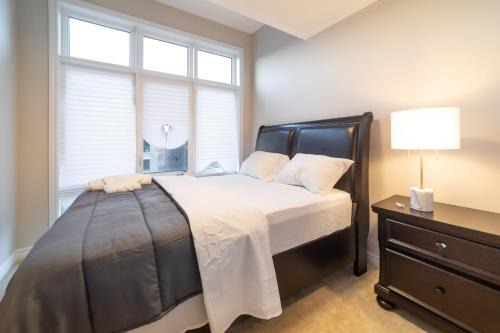 Ajax House | Beautiful New Townhouse in Quiet Neighbourhood