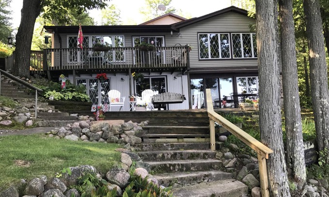 Mountain House | Beautiful Northwoods Lakefront Home!