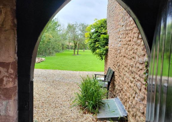 Fiddington Apartment | Beautiful One Bed Studio Flat - Dog Friendly