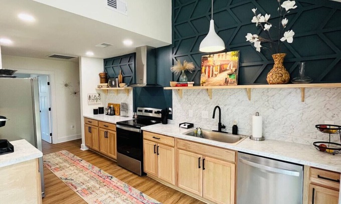 Spartanburg House | Beautiful Pet Friendly Home in Central Spartanburg Sleeps 6