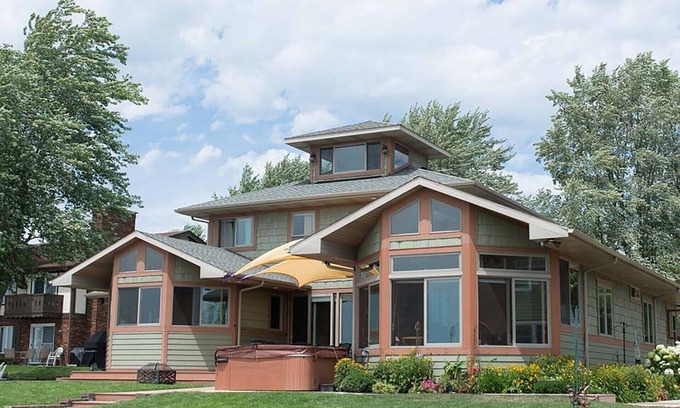 Paw Paw Lake House | Beautiful place right on Paw Paw Lake