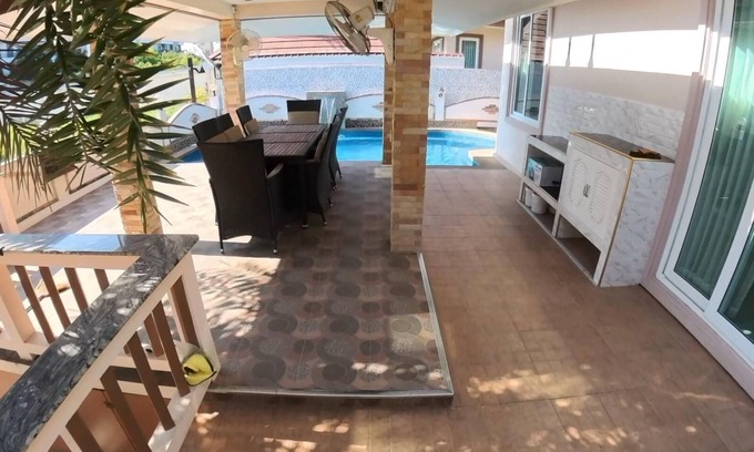 Bang Sare House | Beautiful pool villa 200 meters from the beach and the beach promenade 4 bedrooms