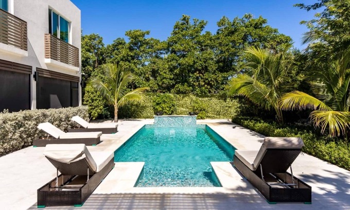 Long Bay House | Beautiful Property- Walk to Beach! -CV41-2
