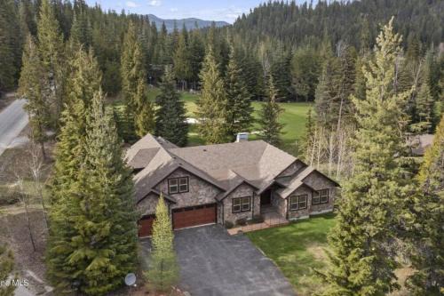 Priest River House | Beautiful Priest Lake Home on the Golf Course