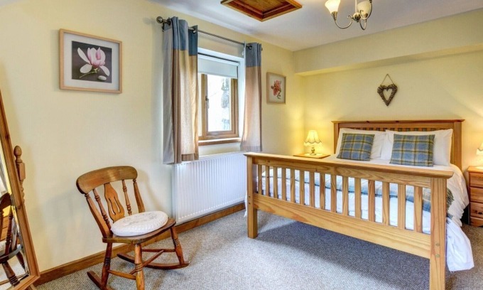 Mawddwy House | Beautiful private villa with WIFI, hot tub, TV, patio, pets allowed, panoramic view and parking