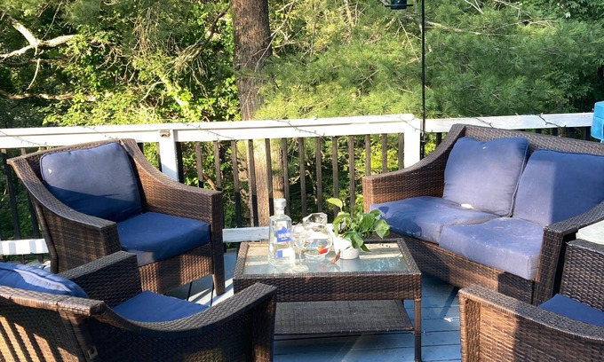 Kenyon House | Beautiful private piece of property adjacent to 800 acre wildlife preserve.