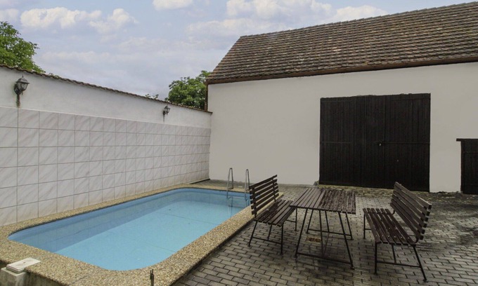 Sedlec Villa | Beautiful private villa for 8 guests with private pool, TV, pets allowed and parking