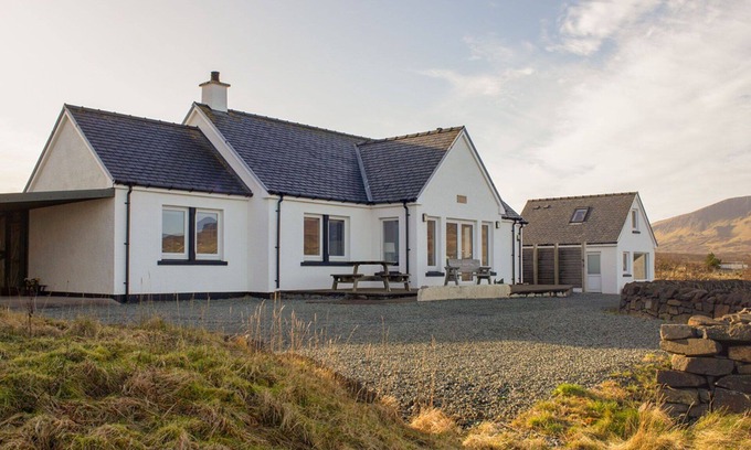Staffin House | Beautiful private villa for 6 people with WIFI and TV