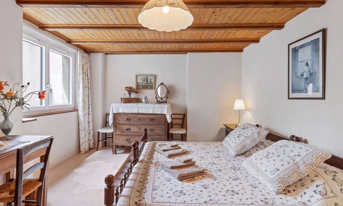 Novaggio House | Beautiful private villa for 5 people with patio and parking