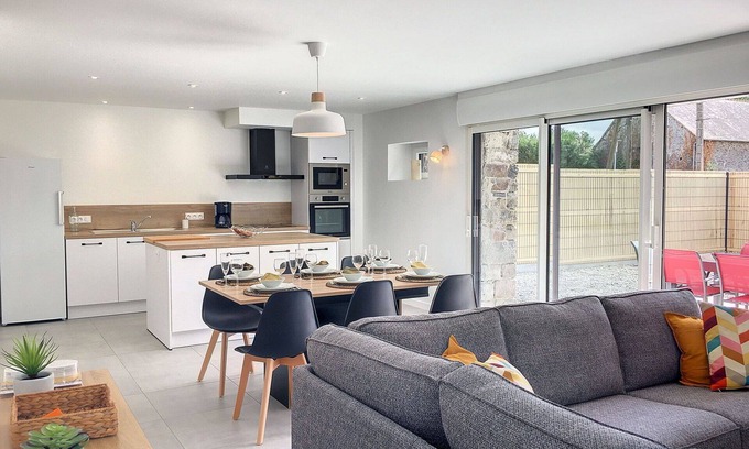 La Fresnais House | Beautiful private villa for 6 guests with WIFI, TV and patio