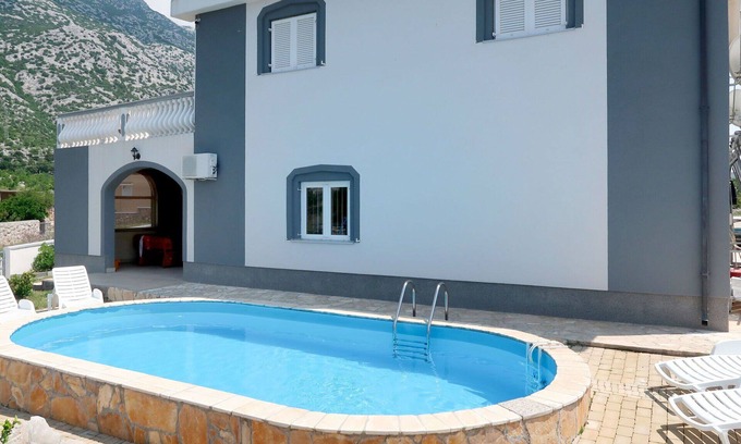 Cesarica House | Beautiful private villa for 12 guests with A/C, private pool, WIFI, TV, terrace and parking