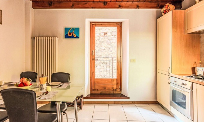 Carlazzo House | Beautiful private villa for 4 people with WIFI, TV, balcony, pets allowed and parking