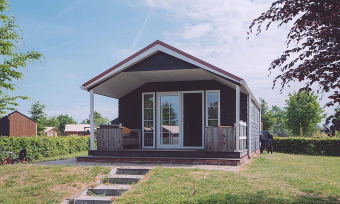 Bant House | Beautiful private villa for 4 guests with WIFI, TV, pets allowed and parking