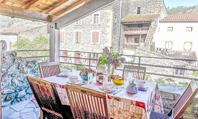 Blassac House | Beautiful private villa for 6 guests with WIFI, TV, terrace and pets allowed