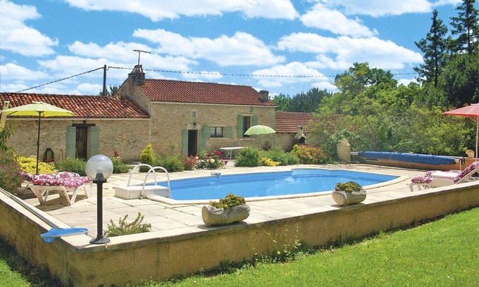 Blanquefort-sur-Briolance Villa | Beautiful private villa for 5 guests with A/C, WIFI, private pool, TV, terrace and pets allowed