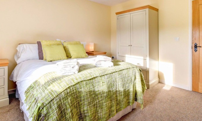 Nantgarw House | Beautiful private villa for 8 guests with WIFI, TV, patio, panoramic view and parking
