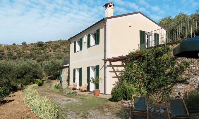 Costa dʼOneglia House | Beautiful private villa for 4 people with WIFI, patio, pets allowed, panoramic view and parking