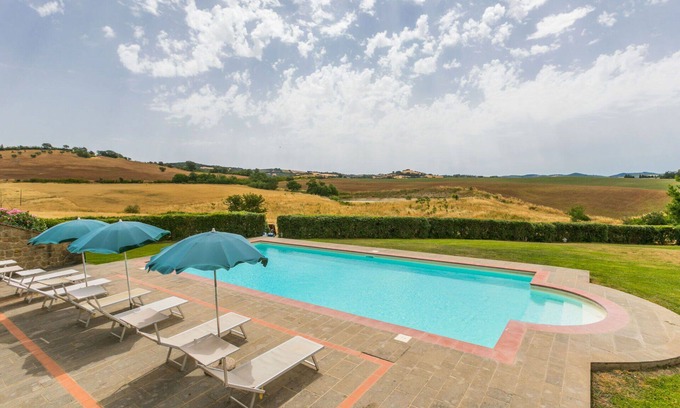 Manciano Villa | Beautiful private villa with private pool, WIFI, TV, patio, pets allowed, panoramic view and par.