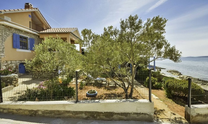 Dobropoljana House | Beautiful private villa for 6 guests with WIFI, TV, terrace and parking