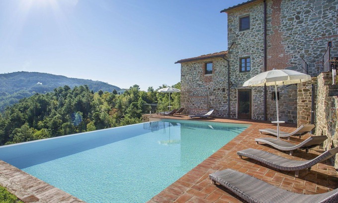Pescia Villa | Beautiful private villa for 10 people with private pool, WIFI, hot tub, TV, patio and pets allowed