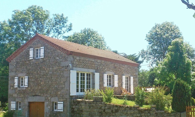 Saugues House | Beautiful quiet stone house in peaceful hamlet in Auvergne