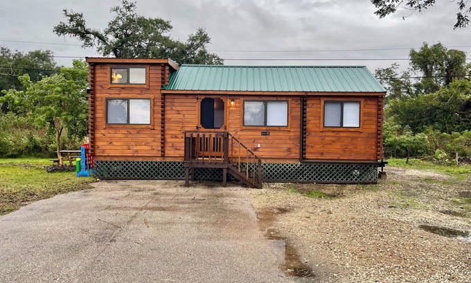 Jones Creek Cabin | Beautiful Rancher Loft Cabin