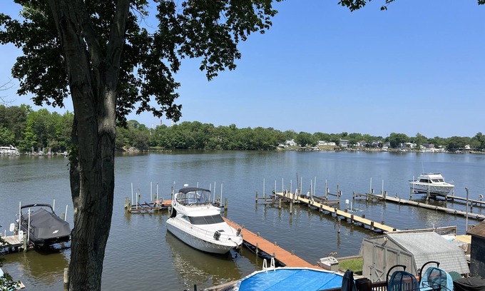 Glen Burnie House | Beautiful remodeled waterfront home - 20 minutes from Baltimore!