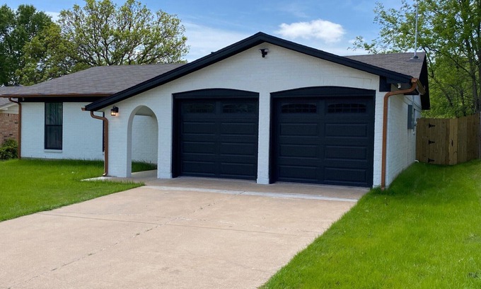 Burleson House | BEAUTIFUL REMODELED WITH HIGH END FURNISHINGS 3 BR/2B HOME IN BURLESON TX!
