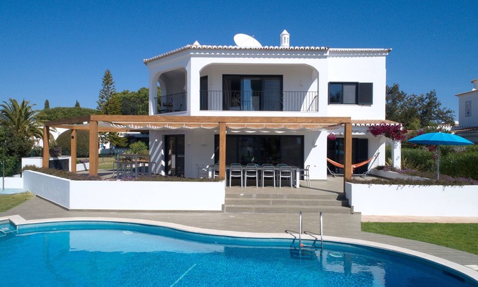 Carvoeiro Villa | Beautiful, renovated villa for 12 people, 100 meters from the sea