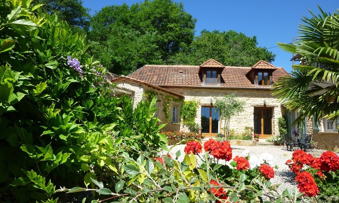 Hautefort Cottage | Beautiful retreat With Panoramic Countryside Views close to Hautefort Chateau.