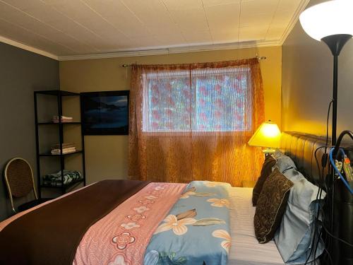 Northwest Calgary House | Beautiful room close Airport!