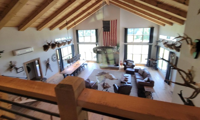 Harriston Cabin | Beautiful Rustic Industrial lodge. Approx 30 minutes from historic Natchez, ms!