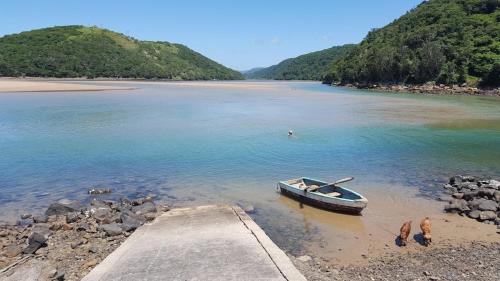 Buffalo City House | Beautiful rustic sea cottage, 2km Kob Inn