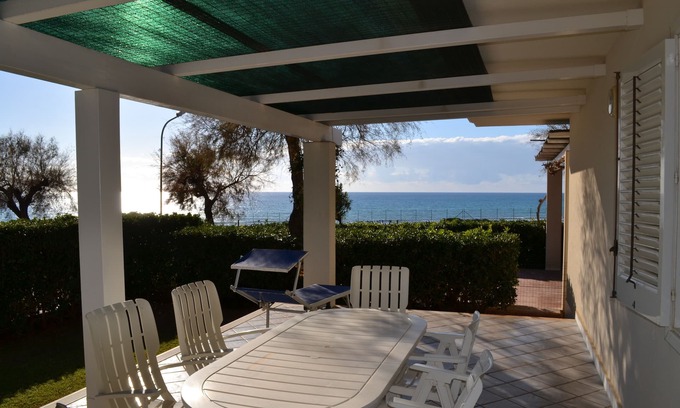 Marina di Ragusa Villa | BEAUTIFUL SEAFRONT VILLA MARIANNA
