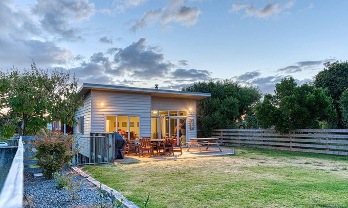 Waitarere Beach House | Beautiful Seahorse Beach House - Family Focussed, Modern and Relaxing!