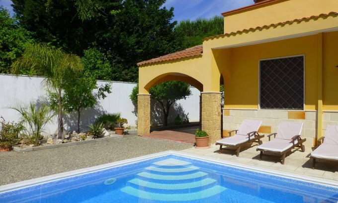 Lendinuso Villa | Beautiful Seaside Villa with pool & garden. 25 Mins From Airport. Free Wifi