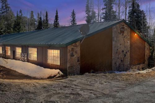 Beaver Apartment | Beautiful Ski-in Ski-out Condo Located On The Eagle Point Resort! condo